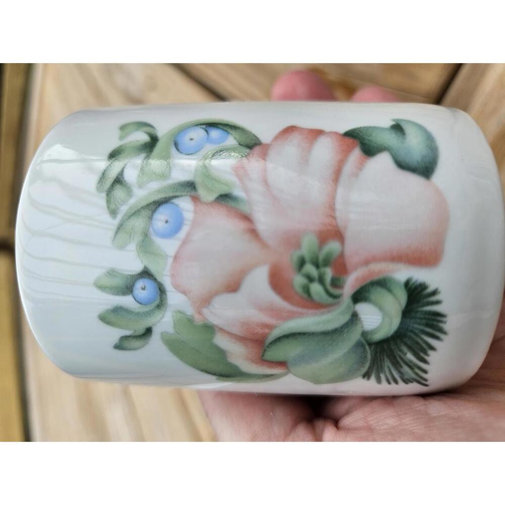 Elegant Limoges Porcelaine d’Art – Anais Anais Exclusive – Made in France - Picture 7 of 9